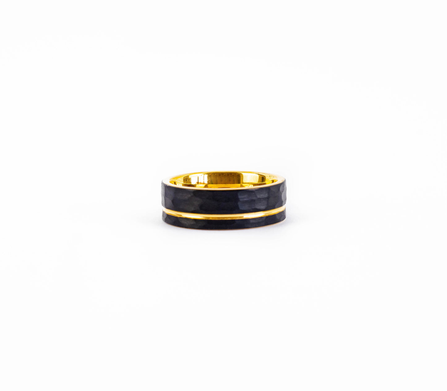Anillo tungsteno negro martillado con oro amarillo