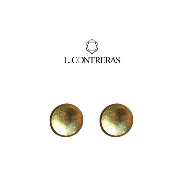 Aretes de circulo con textura y baño de oro