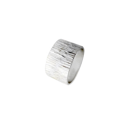 Anillo grueso con textura lineal LARA
